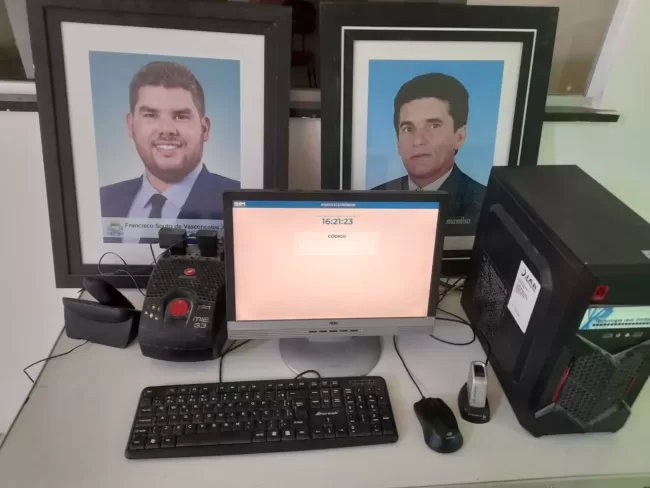 Os retratos ficam expostos no Centro Administrativo da Cidade (Foto: Reprodução/WhatsApp)